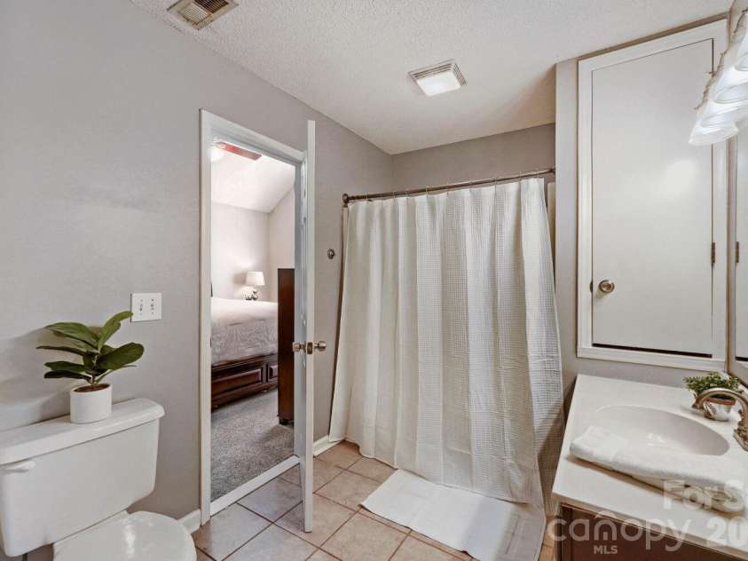 7742 Red Robin Trail, Denver, NC 28037.  MLS# CAR4427301, YatesRealty ID 52942. 