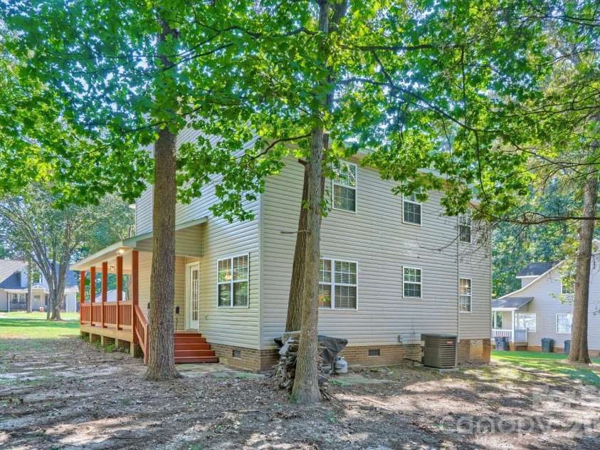 7742 Red Robin Trail, Denver, NC 28037.  MLS# CAR4427301, YatesRealty ID 52942. 