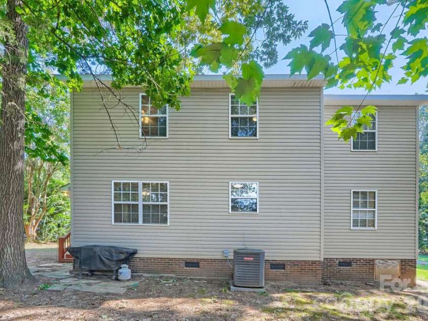 7742 Red Robin Trail, Denver, NC 28037.  MLS# CAR4427301, YatesRealty ID 52942. 