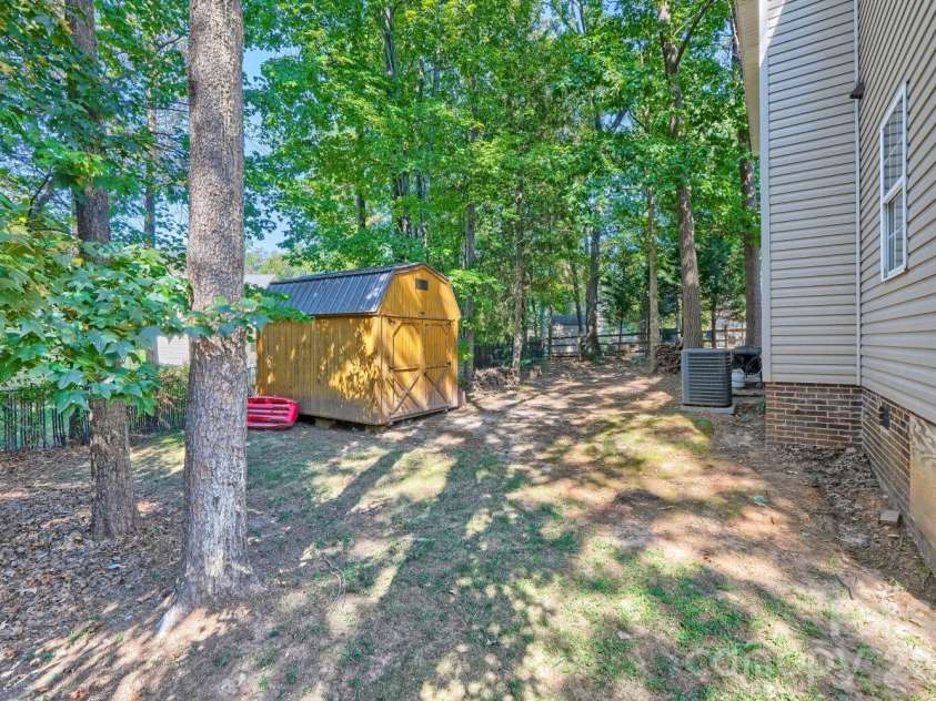 7742 Red Robin Trail, Denver, NC 28037.  MLS# CAR4427301, YatesRealty ID 52942. 
