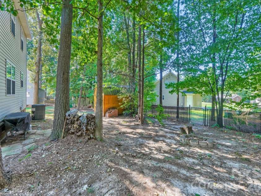 7742 Red Robin Trail, Denver, NC 28037.  MLS# CAR4427301, YatesRealty ID 52942. 