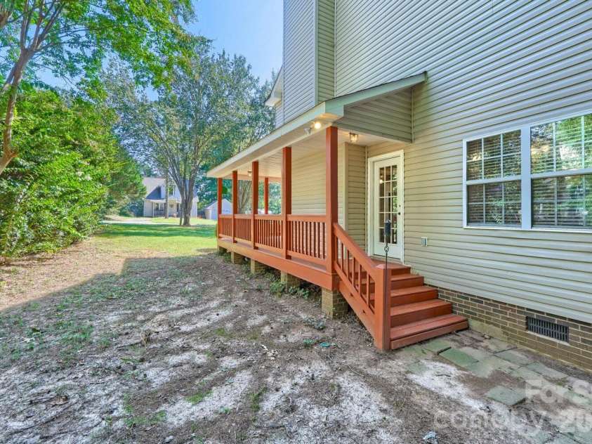 7742 Red Robin Trail, Denver, NC 28037.  MLS# CAR4427301, YatesRealty ID 52942. 