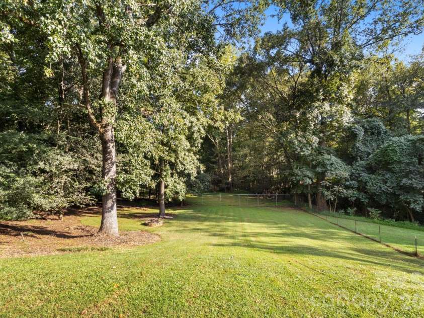 6623 Brookcrest Drive, Charlotte, NC 28210.  MLS# CAR4426988, YatesRealty ID 52948. 