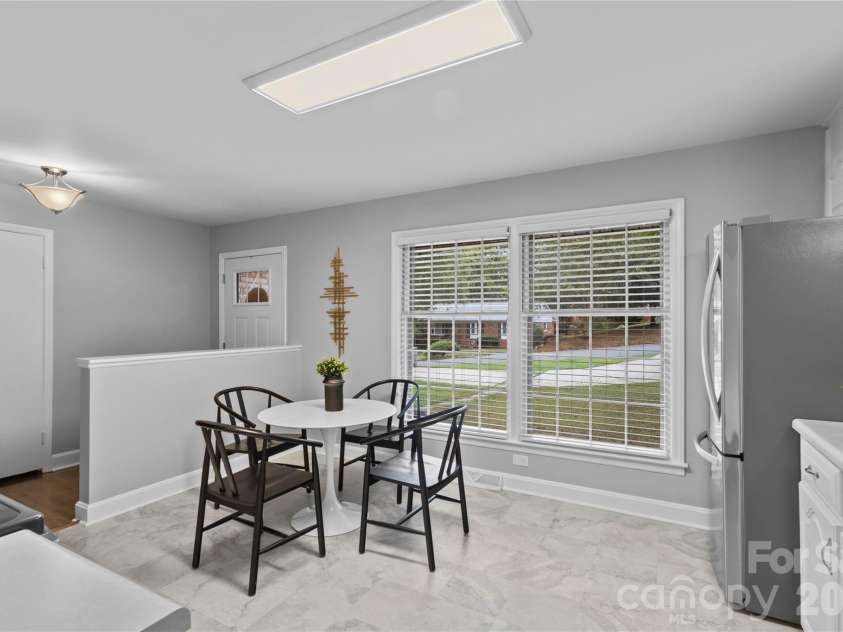6623 Brookcrest Drive, Charlotte, NC 28210.  MLS# CAR4426988, YatesRealty ID 52948. 