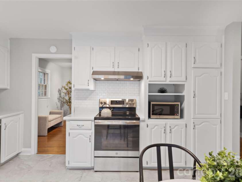 6623 Brookcrest Drive, Charlotte, NC 28210.  MLS# CAR4426988, YatesRealty ID 52948. 
