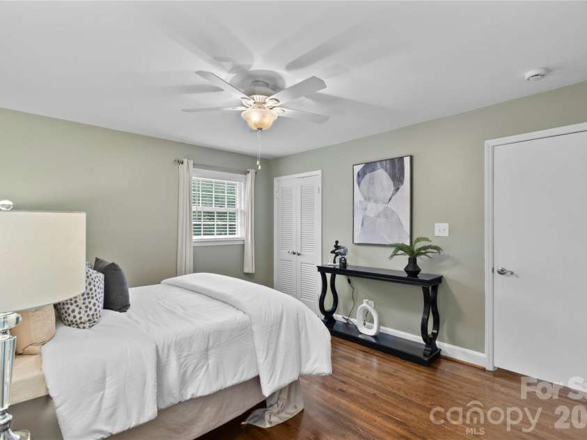 6623 Brookcrest Drive, Charlotte, NC 28210.  MLS# CAR4426988, YatesRealty ID 52948. 