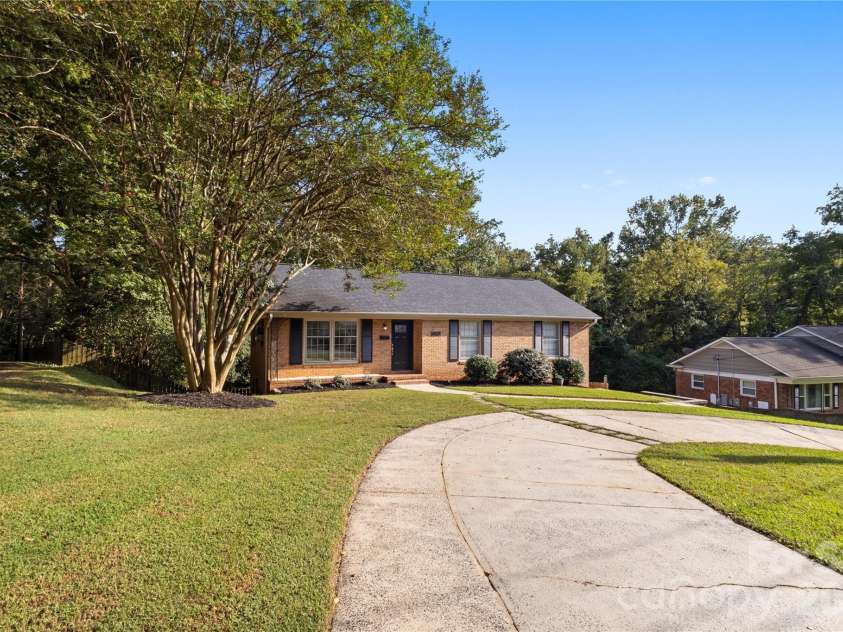 6623 Brookcrest Drive, Charlotte, NC 28210.  MLS# CAR4426988, YatesRealty ID 52948. 