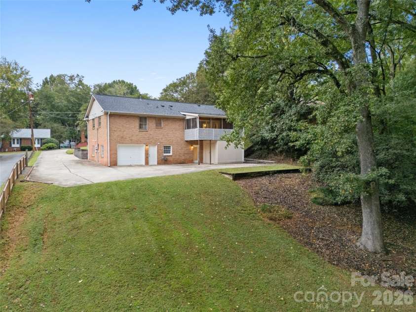 6623 Brookcrest Drive, Charlotte, NC 28210.  MLS# CAR4426988, YatesRealty ID 52948. 
