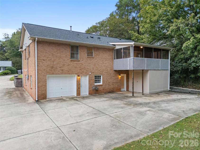 6623 Brookcrest Drive, Charlotte, NC 28210.  MLS# CAR4426988, YatesRealty ID 52948. 