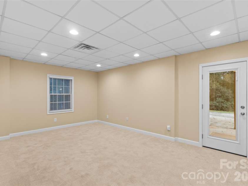 6623 Brookcrest Drive, Charlotte, NC 28210.  MLS# CAR4426988, YatesRealty ID 52948. Basement living area