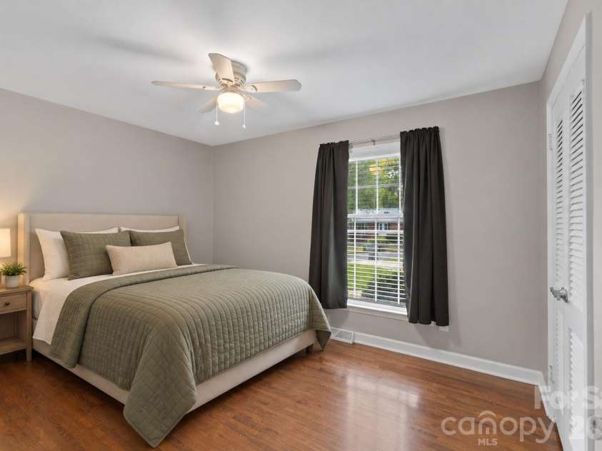 6623 Brookcrest Drive, Charlotte, NC 28210.  MLS# CAR4426988, YatesRealty ID 52948. Virtually staged bedroom