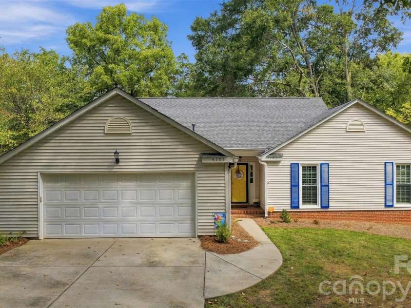 4701 Dawnridge Drive, Charlotte, NC 28226.  MLS# CAR4426903, YatesRealty ID 52949. 