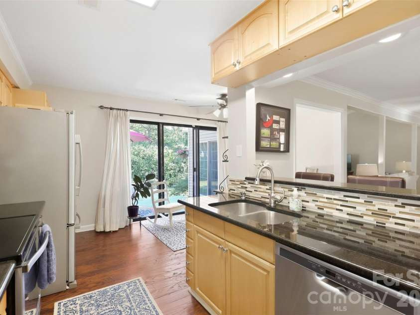 4701 Dawnridge Drive, Charlotte, NC 28226.  MLS# CAR4426903, YatesRealty ID 52949. 