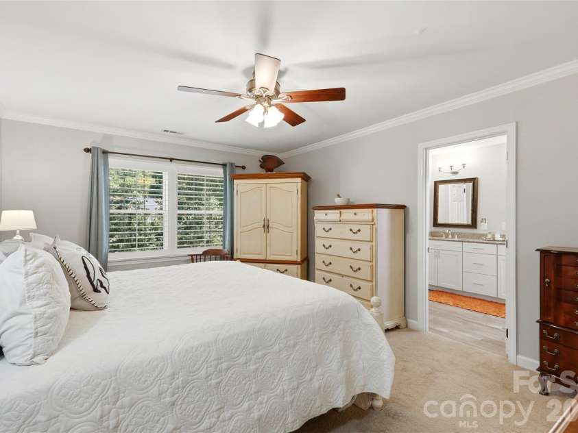 4701 Dawnridge Drive, Charlotte, NC 28226.  MLS# CAR4426903, YatesRealty ID 52949. 