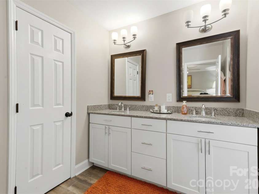 4701 Dawnridge Drive, Charlotte, NC 28226.  MLS# CAR4426903, YatesRealty ID 52949. 