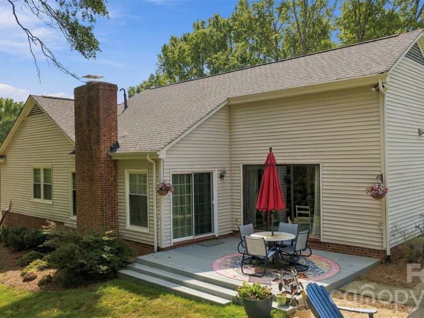 4701 Dawnridge Drive, Charlotte, NC 28226.  MLS# CAR4426903, YatesRealty ID 52949. 