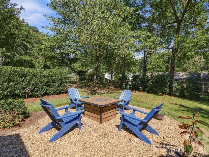 4701 Dawnridge Drive, Charlotte, NC 28226.  MLS# CAR4426903, YatesRealty ID 52949. 