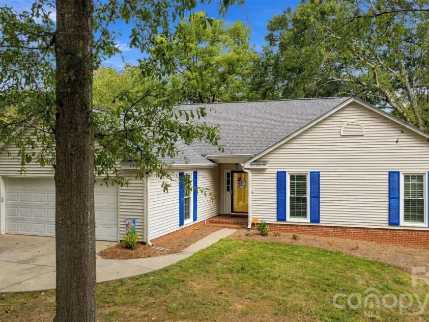 4701 Dawnridge Drive, Charlotte, NC 28226.  MLS# CAR4426903, YatesRealty ID 52949. 