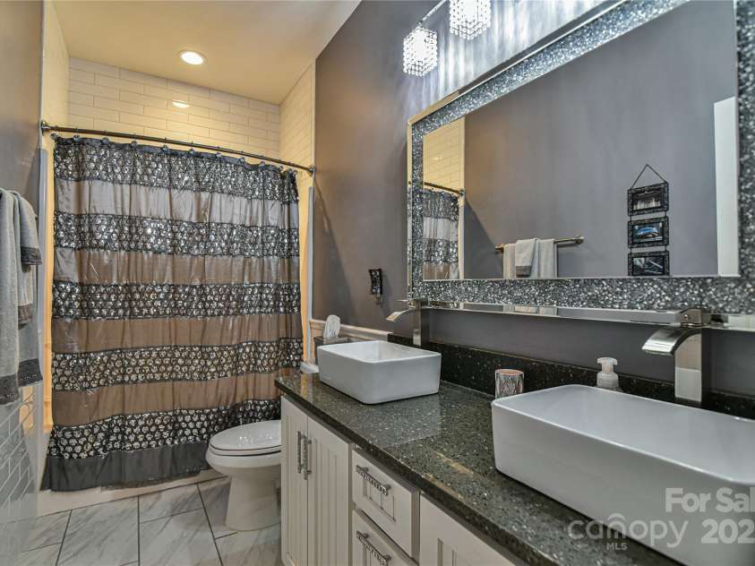 79 Pattys Chapel Road, Fletcher, NC 28732.  MLS# CAR4239671, YatesRealty ID 5295. Full guest bath