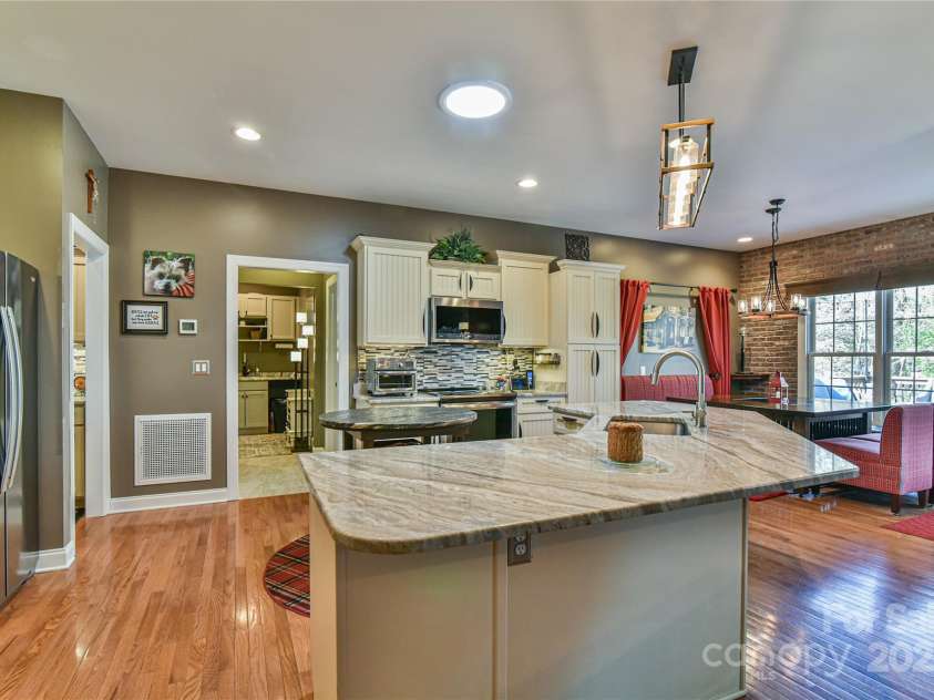 79 Pattys Chapel Road, Fletcher, NC 28732.  MLS# CAR4239671, YatesRealty ID 5295. Kitchen