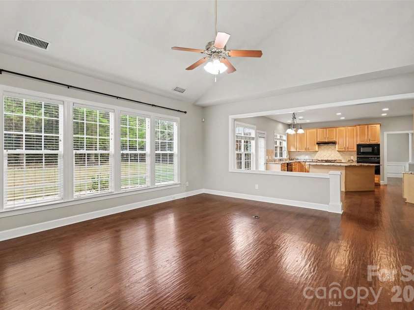 11027 Knight Castle Drive, Charlotte, NC 28277.  MLS# CAR4426935, YatesRealty ID 52950. 