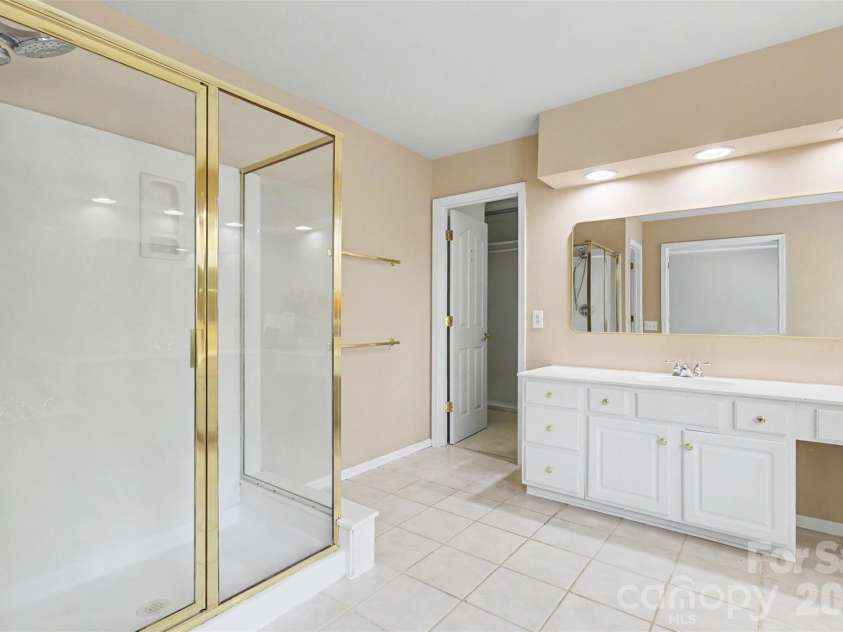 11027 Knight Castle Drive, Charlotte, NC 28277.  MLS# CAR4426935, YatesRealty ID 52950. 