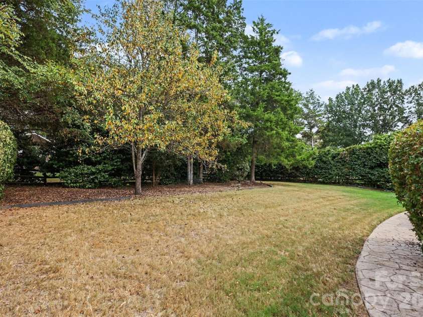 11027 Knight Castle Drive, Charlotte, NC 28277.  MLS# CAR4426935, YatesRealty ID 52950. 