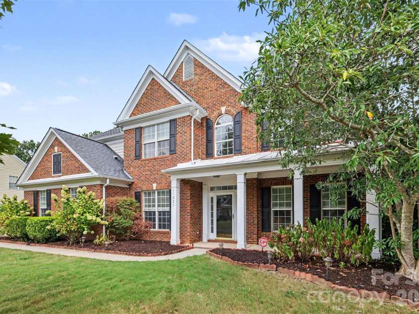 11027 Knight Castle Drive, Charlotte, NC 28277.  MLS# CAR4426935, YatesRealty ID 52950. 