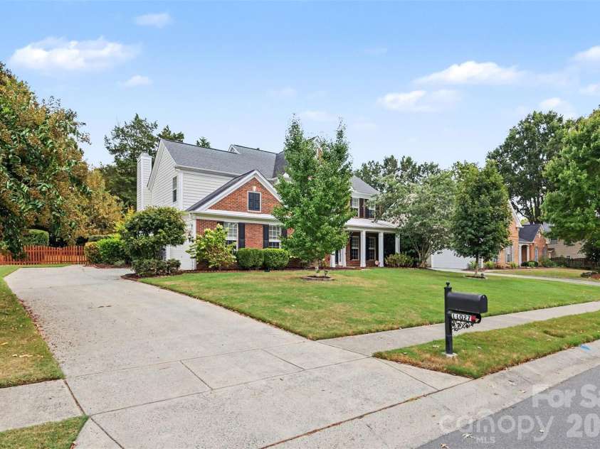 11027 Knight Castle Drive, Charlotte, NC 28277.  MLS# CAR4426935, YatesRealty ID 52950. 