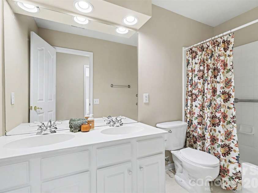 11027 Knight Castle Drive, Charlotte, NC 28277.  MLS# CAR4426935, YatesRealty ID 52950. Dual Vanity Guest Bath