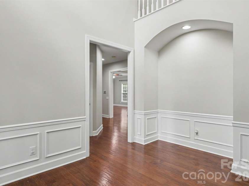 11027 Knight Castle Drive, Charlotte, NC 28277.  MLS# CAR4426935, YatesRealty ID 52950. Front Foyer