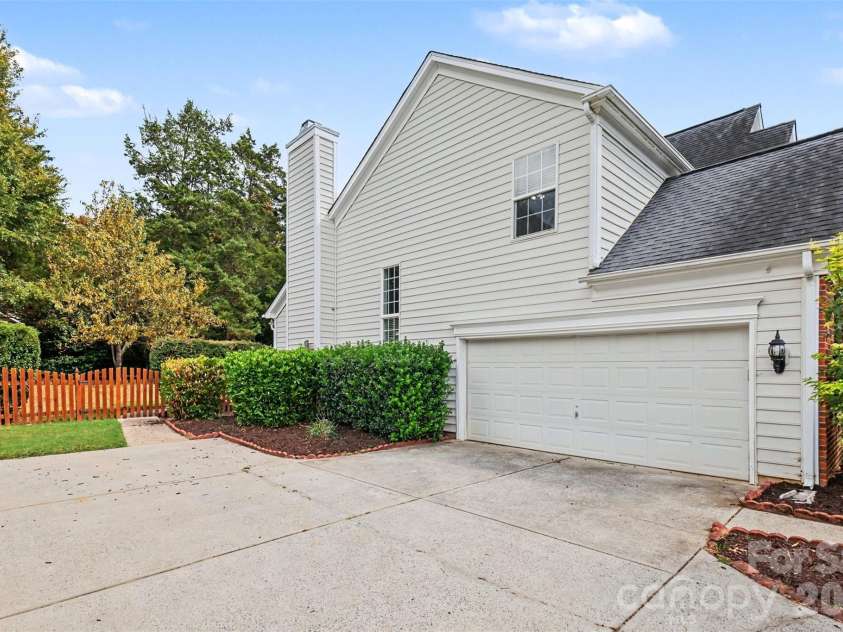 11027 Knight Castle Drive, Charlotte, NC 28277.  MLS# CAR4426935, YatesRealty ID 52950. Side-facing Garage