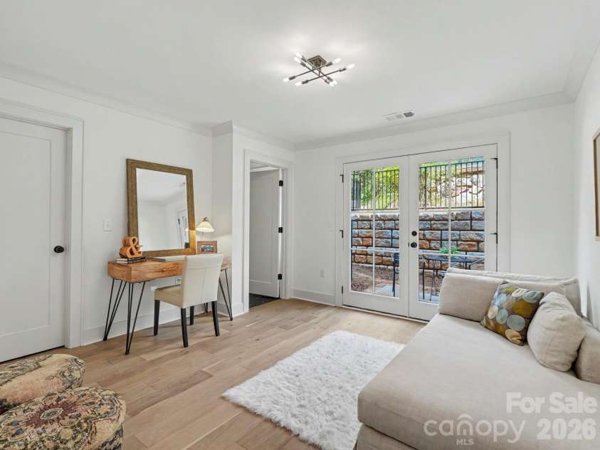 3139 Colyer Place, Charlotte, NC 28205.  MLS# CAR4426937, YatesRealty ID 52953. 