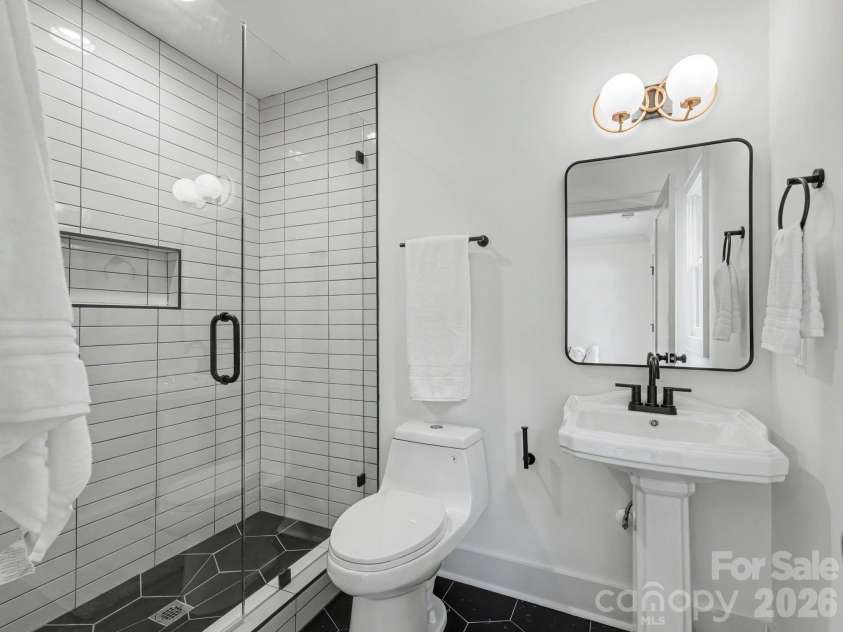 3139 Colyer Place, Charlotte, NC 28205.  MLS# CAR4426937, YatesRealty ID 52953. 