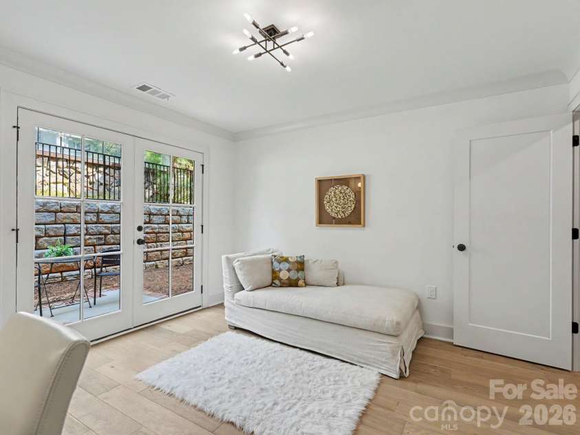 3139 Colyer Place, Charlotte, NC 28205.  MLS# CAR4426937, YatesRealty ID 52953. 
