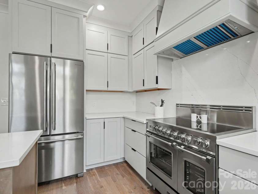 3139 Colyer Place, Charlotte, NC 28205.  MLS# CAR4426937, YatesRealty ID 52953. 