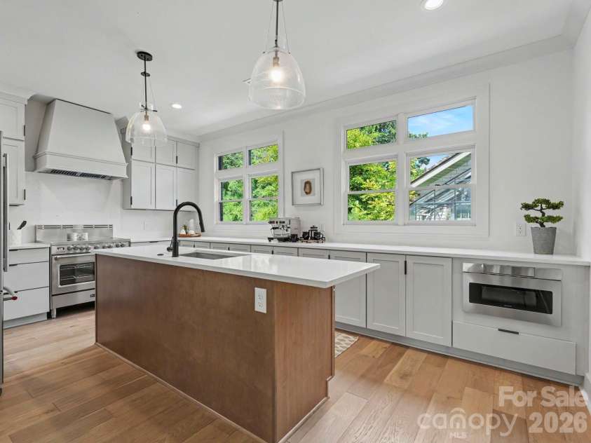 3139 Colyer Place, Charlotte, NC 28205.  MLS# CAR4426937, YatesRealty ID 52953. 