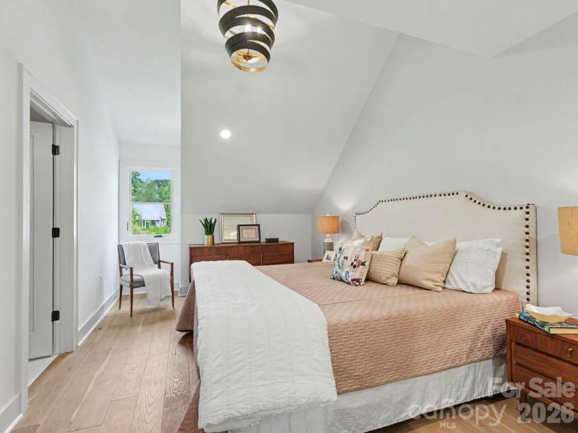 3139 Colyer Place, Charlotte, NC 28205.  MLS# CAR4426937, YatesRealty ID 52953. 