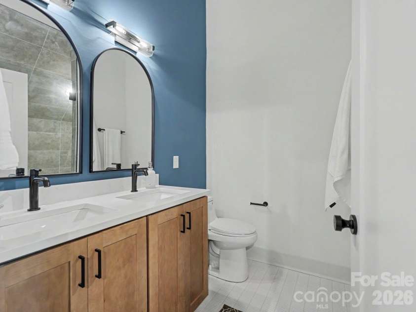 3139 Colyer Place, Charlotte, NC 28205.  MLS# CAR4426937, YatesRealty ID 52953. 