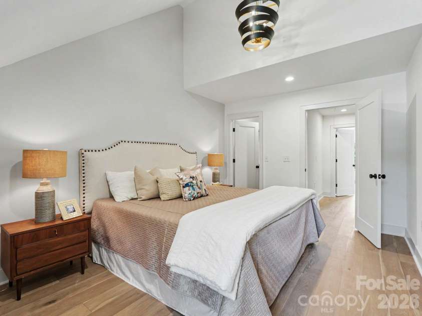 3139 Colyer Place, Charlotte, NC 28205.  MLS# CAR4426937, YatesRealty ID 52953. 
