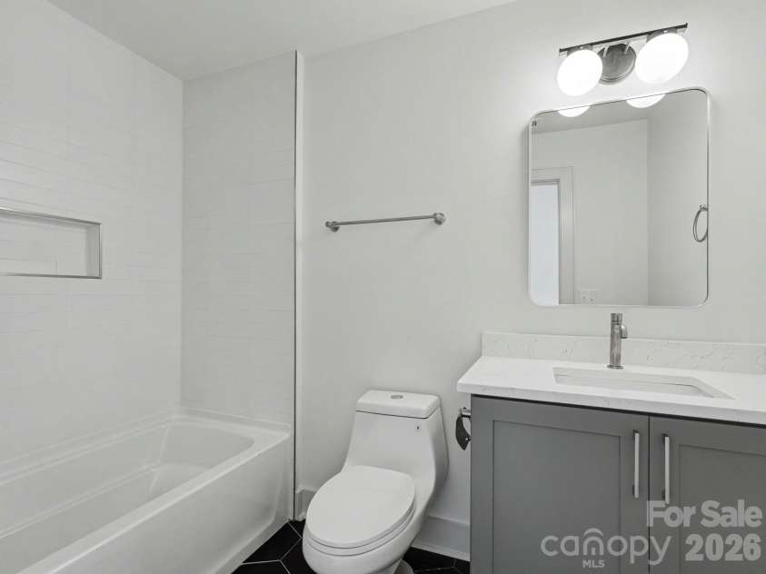 3139 Colyer Place, Charlotte, NC 28205.  MLS# CAR4426937, YatesRealty ID 52953. 