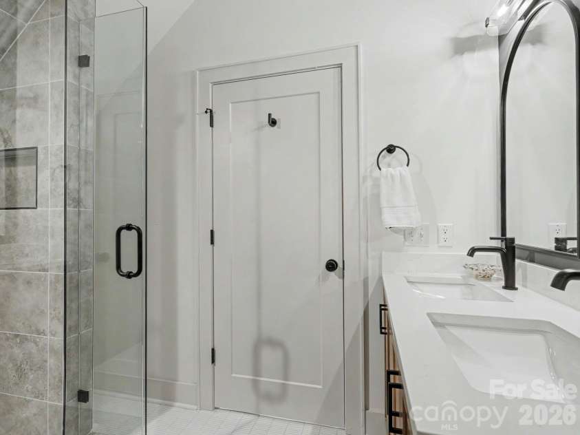 3139 Colyer Place, Charlotte, NC 28205.  MLS# CAR4426937, YatesRealty ID 52953. 