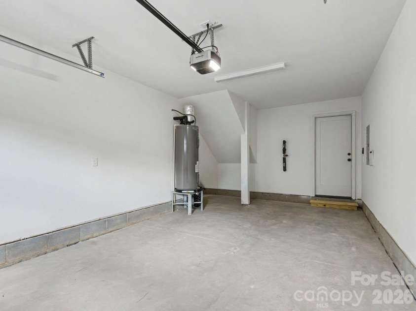 3139 Colyer Place, Charlotte, NC 28205.  MLS# CAR4426937, YatesRealty ID 52953. 