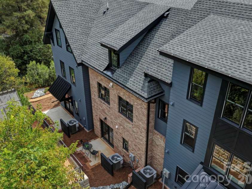 3139 Colyer Place, Charlotte, NC 28205.  MLS# CAR4426937, YatesRealty ID 52953. 