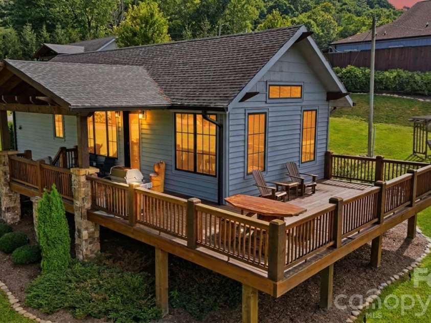 57 Valley View, Banner Elk, NC 28604.  MLS# CAR4426874, YatesRealty ID 52954. 