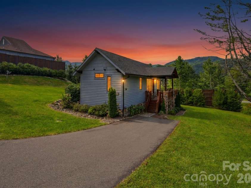 57 Valley View, Banner Elk, NC 28604.  MLS# CAR4426874, YatesRealty ID 52954. 