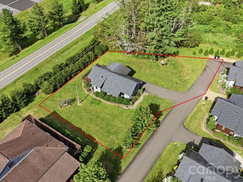 57 Valley View, Banner Elk, NC 28604.  MLS# CAR4426874, YatesRealty ID 52954. 