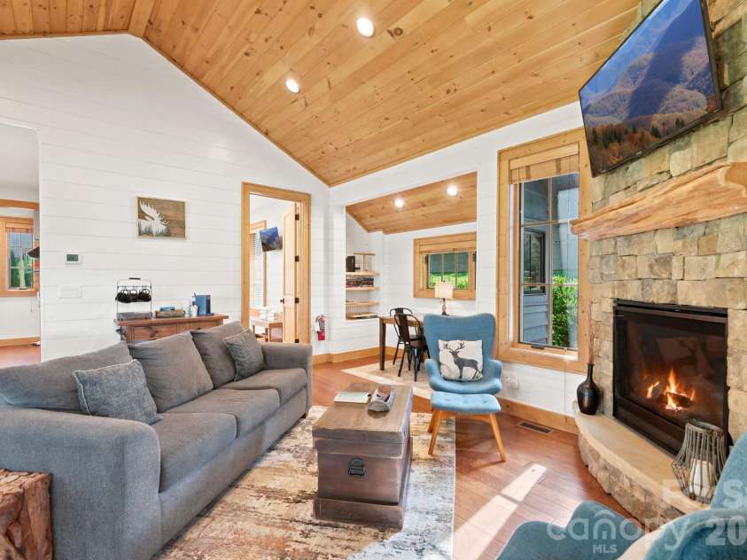 57 Valley View, Banner Elk, NC 28604.  MLS# CAR4426874, YatesRealty ID 52954. 