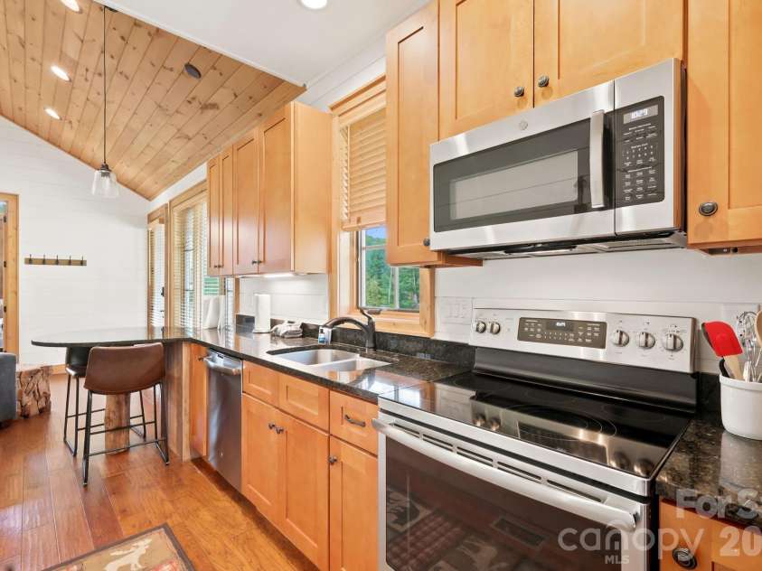 57 Valley View, Banner Elk, NC 28604.  MLS# CAR4426874, YatesRealty ID 52954. 