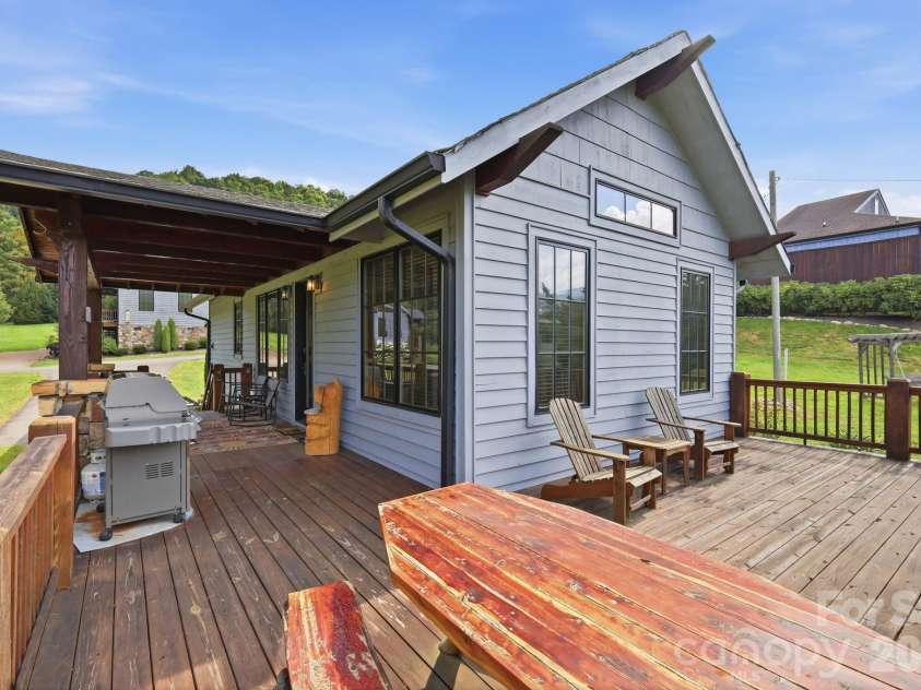 57 Valley View, Banner Elk, NC 28604.  MLS# CAR4426874, YatesRealty ID 52954. 